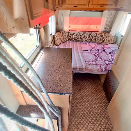 Kemping Independent Retro Caravan 2 By The Beach *