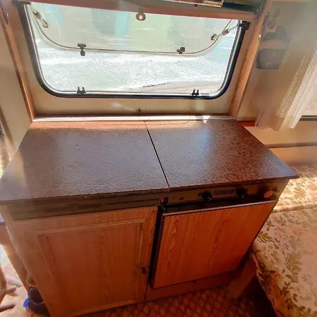 Independent Retro Caravan 2 By The Beach Kemping *