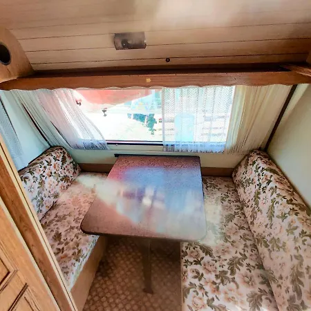 Kemping Independent Retro Caravan 2 By The Beach *