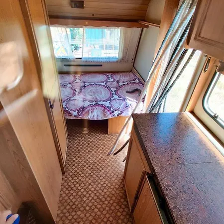 Kemping Independent Retro Caravan 2 By The Beach