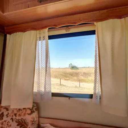Independent Retro Caravan 2 By The Beach فاما فيكي