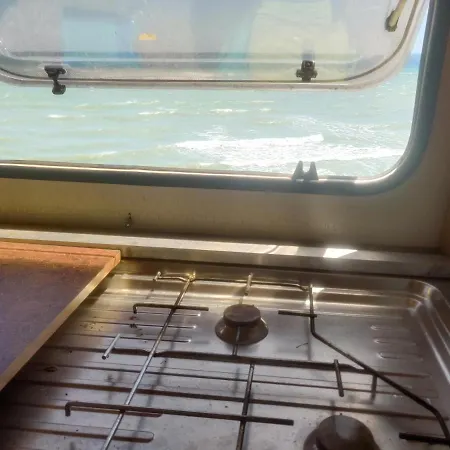Independent Retro Caravan 2 By The Beach *